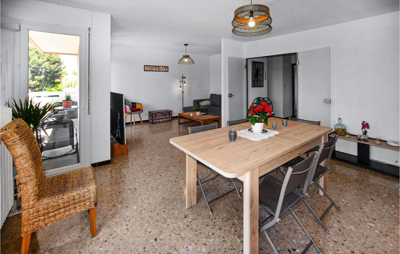 Amazing Apartment In Carpentras With Wifi And 2 Bedrooms Luaran gambar